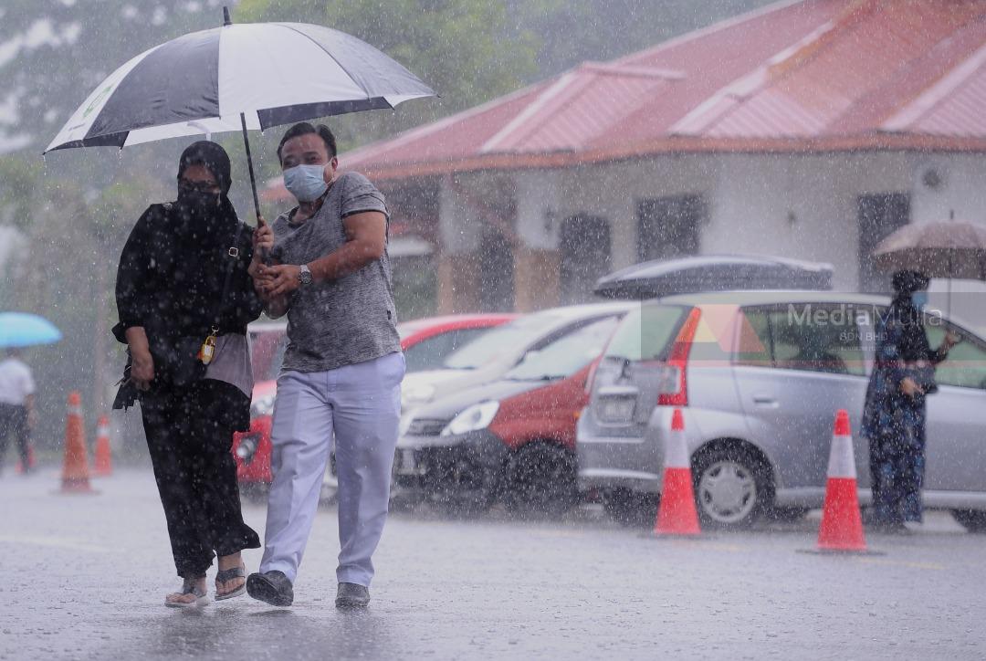 Cuaca buruk di tiga buah negeri Pantai Timur sepanjang hari ini