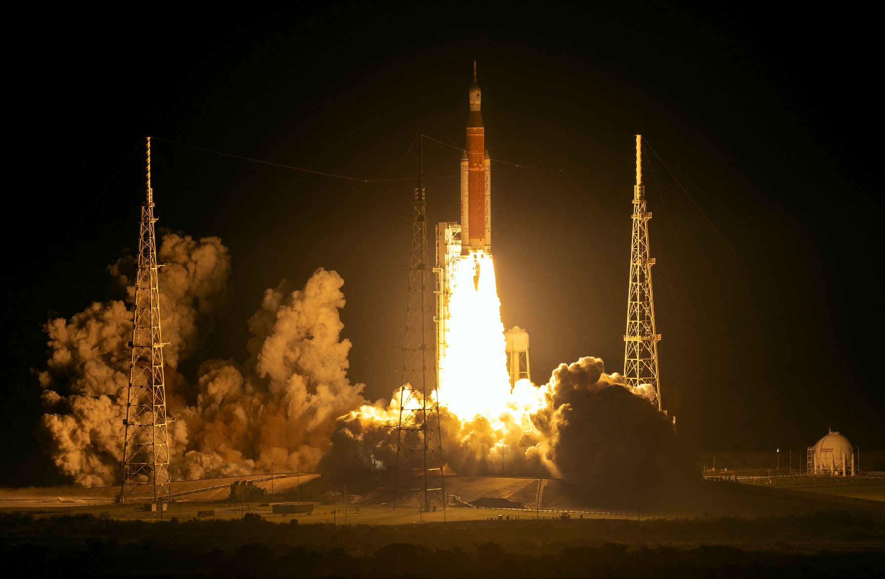 NASA lancar roket tinggi 32 tingkat bawa kapal angkasa ke Bulan