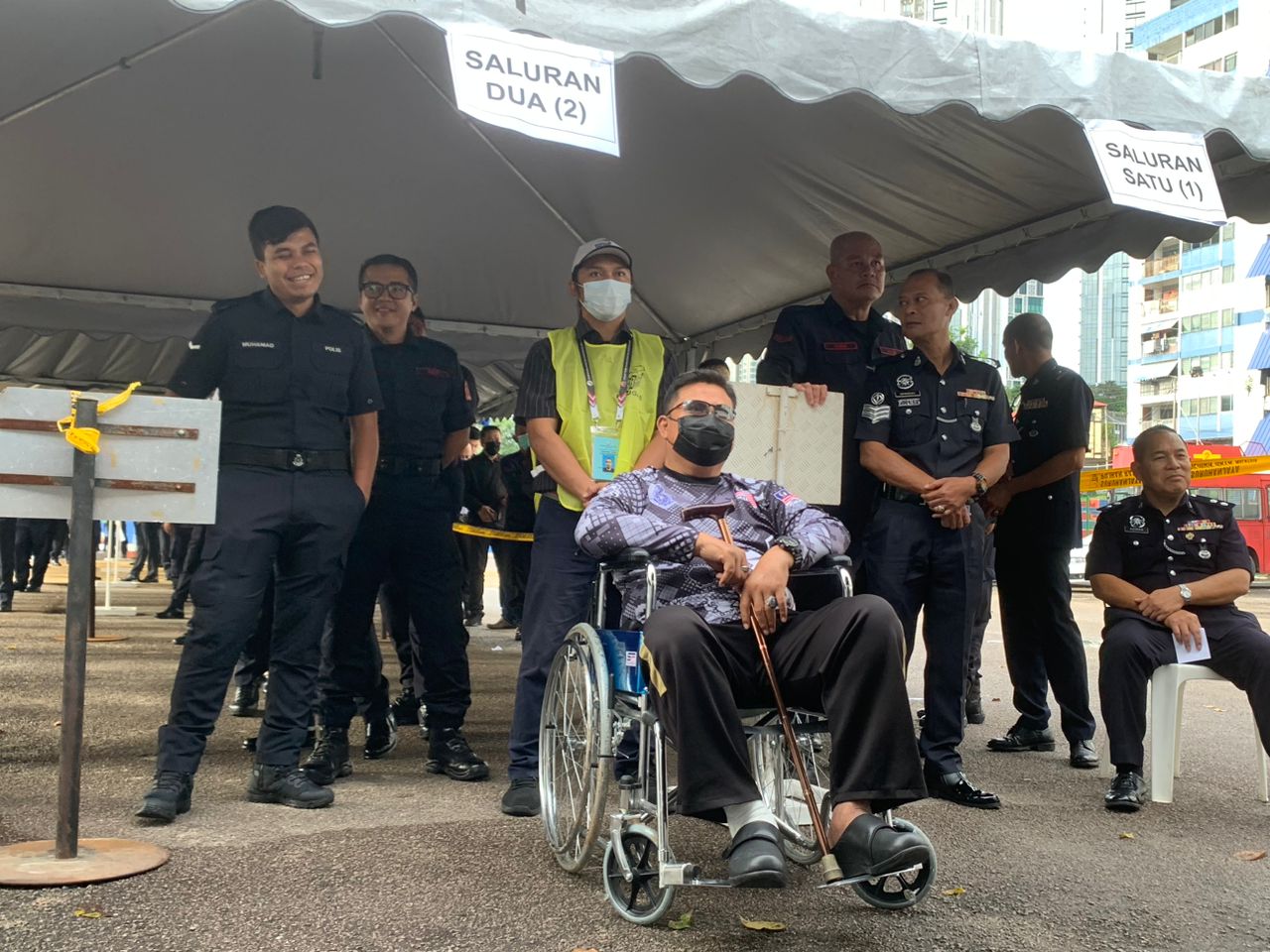 PRU15: Pegawai, anggota polis Johor beratur seawal 7.15 pagi