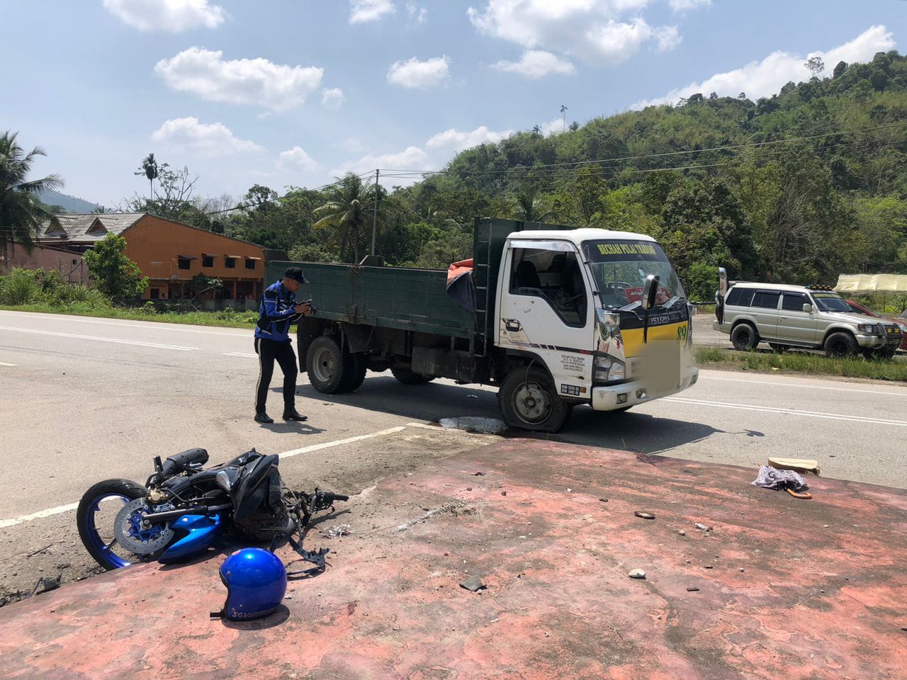Lelaki maut, motosikal rempuh lori masuk simpang