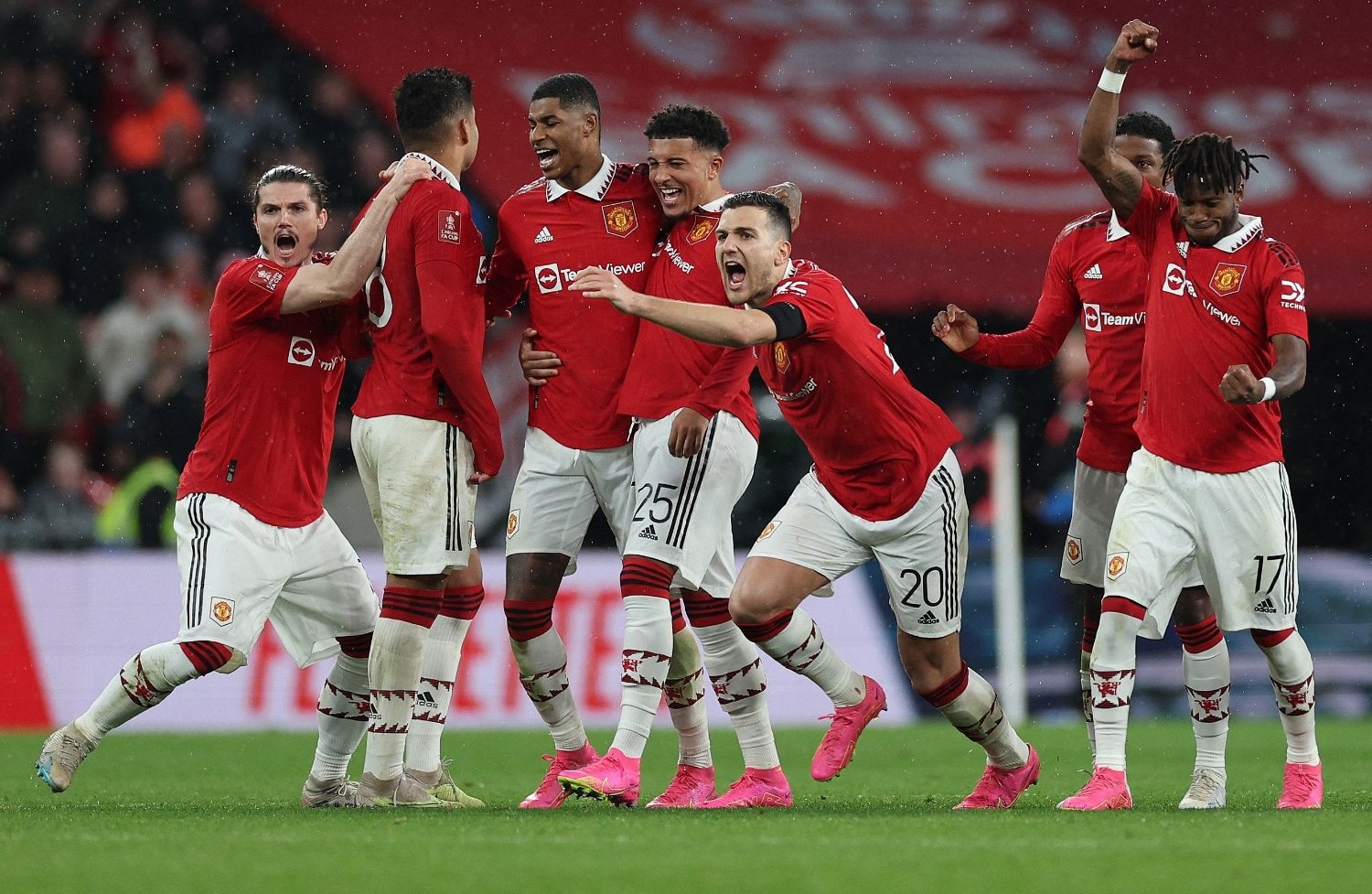 Manchester United lolos ke pentas final