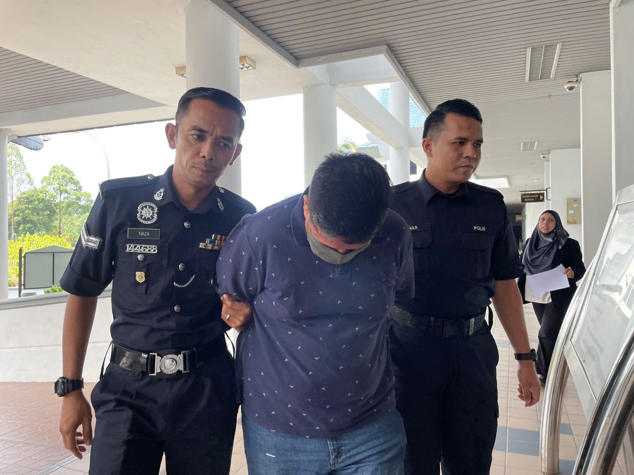 Peniaga nasi lemak didenda RM8,000, simpan pelekat gigi palsu