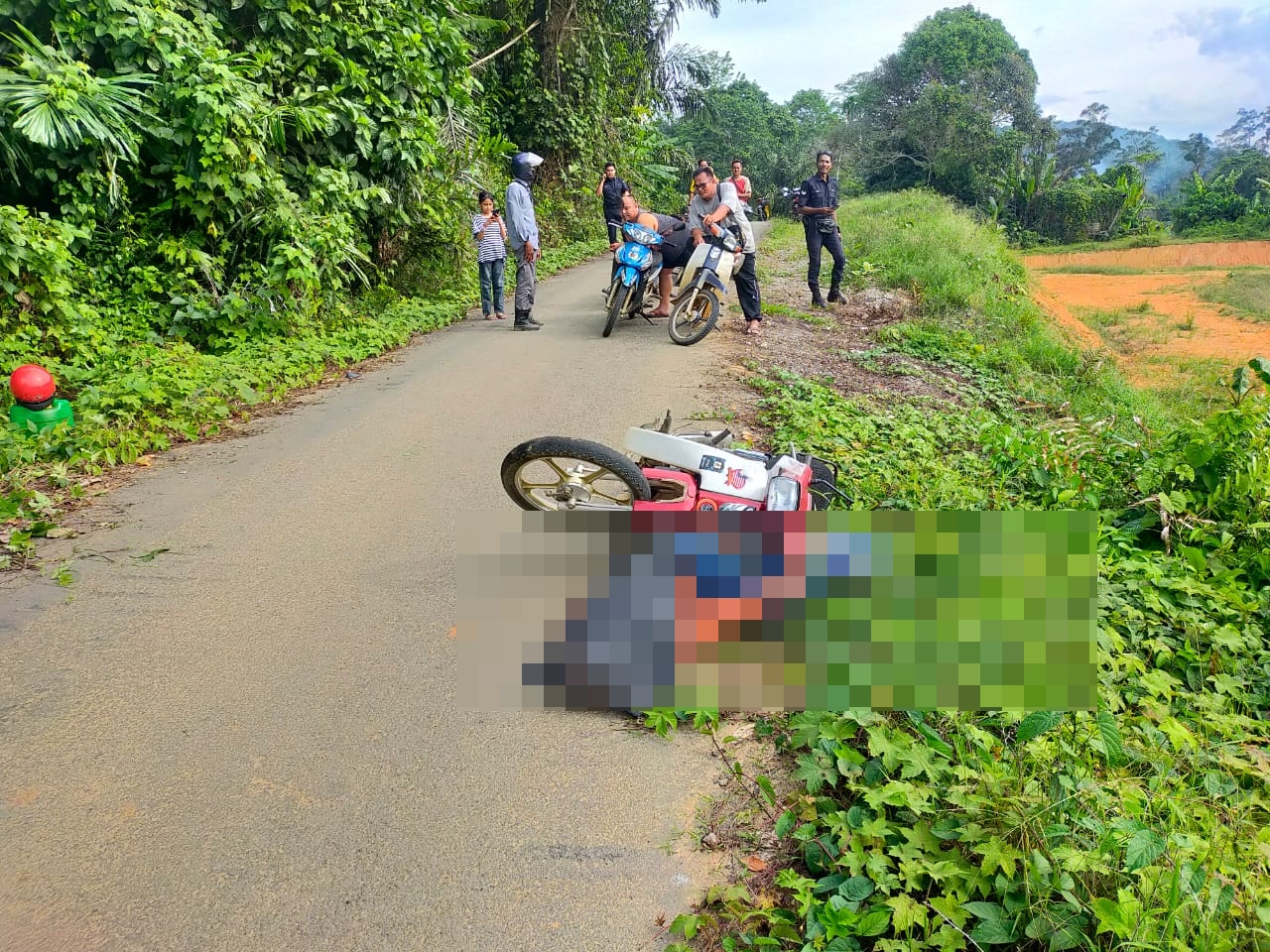 Warga emas maut motosikal terbabas