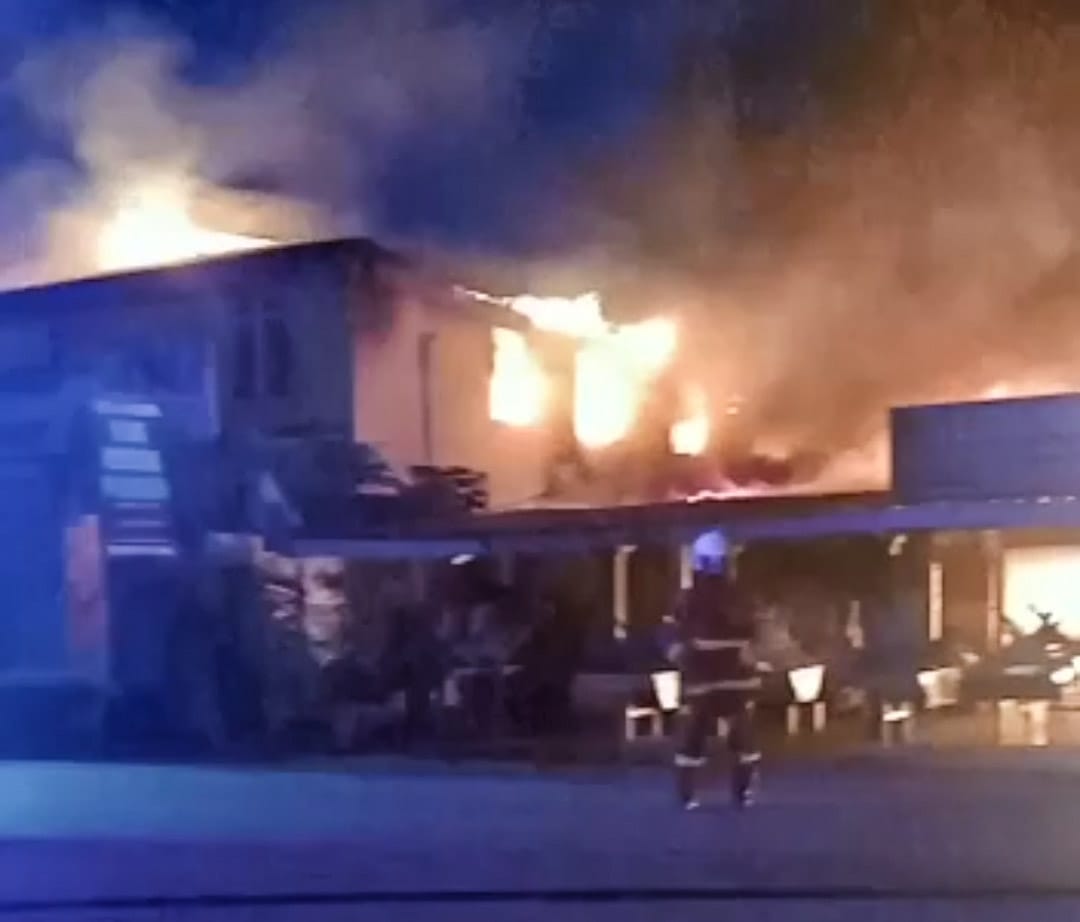 Tiga kedai dua tingkat di Tanjung Api terbakar