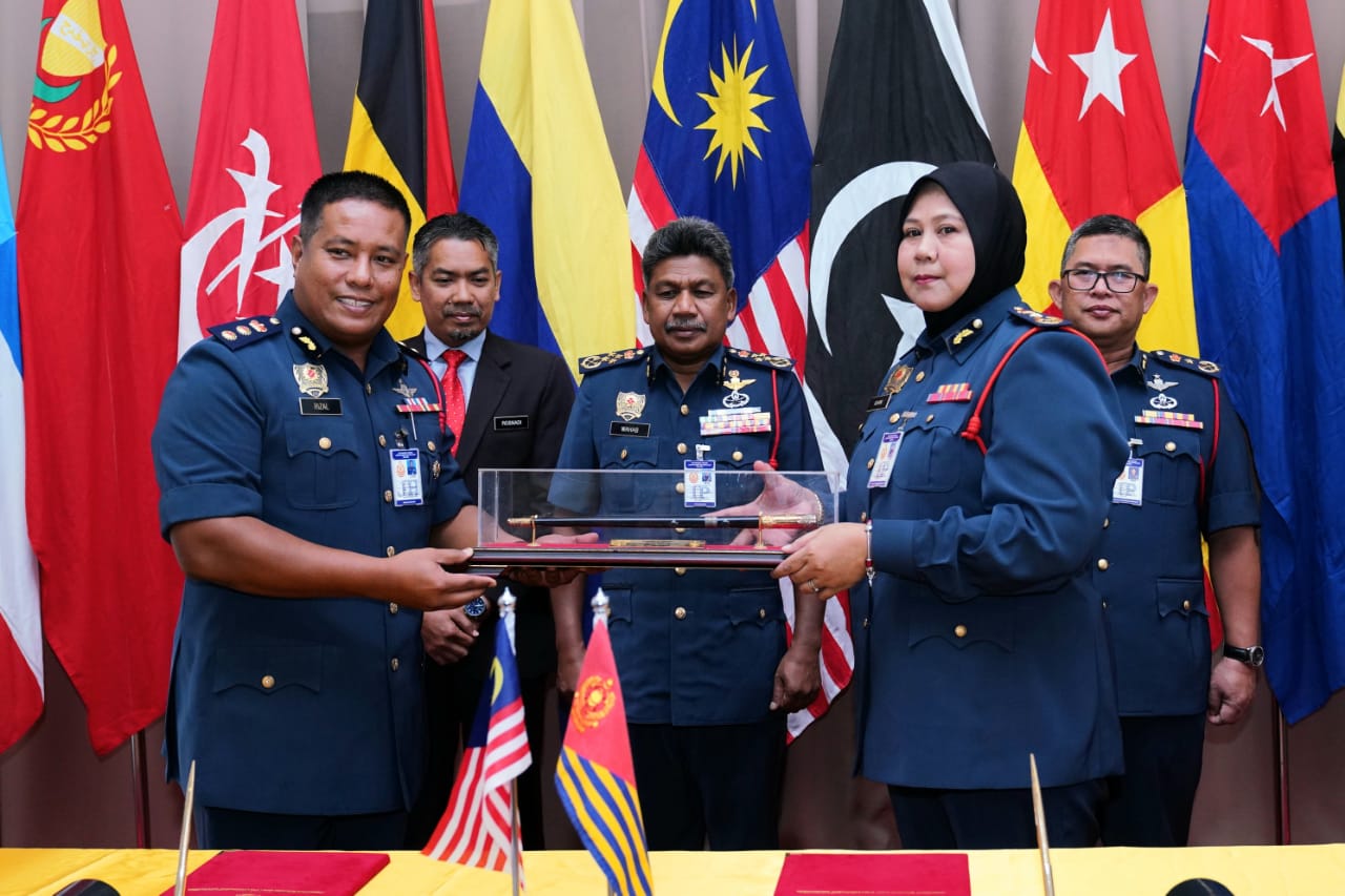 Frantsiyadan toliq metrajli porno film Non zavodida jinsiy aloqa video