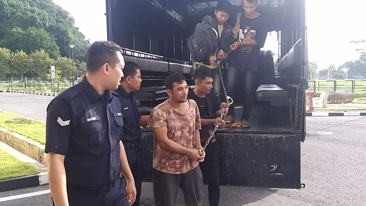 Mahkamah: Pengawal dipenjara 34 bulan kes letupan depan sekolah