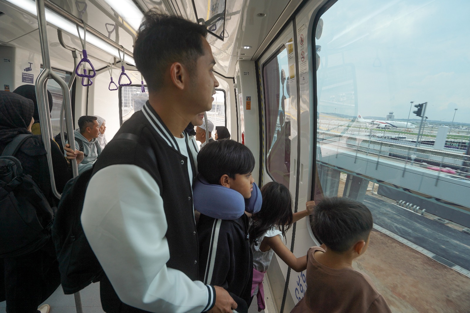 Aerotrain mudah pergerakan, beri keselesaan pada pengembara