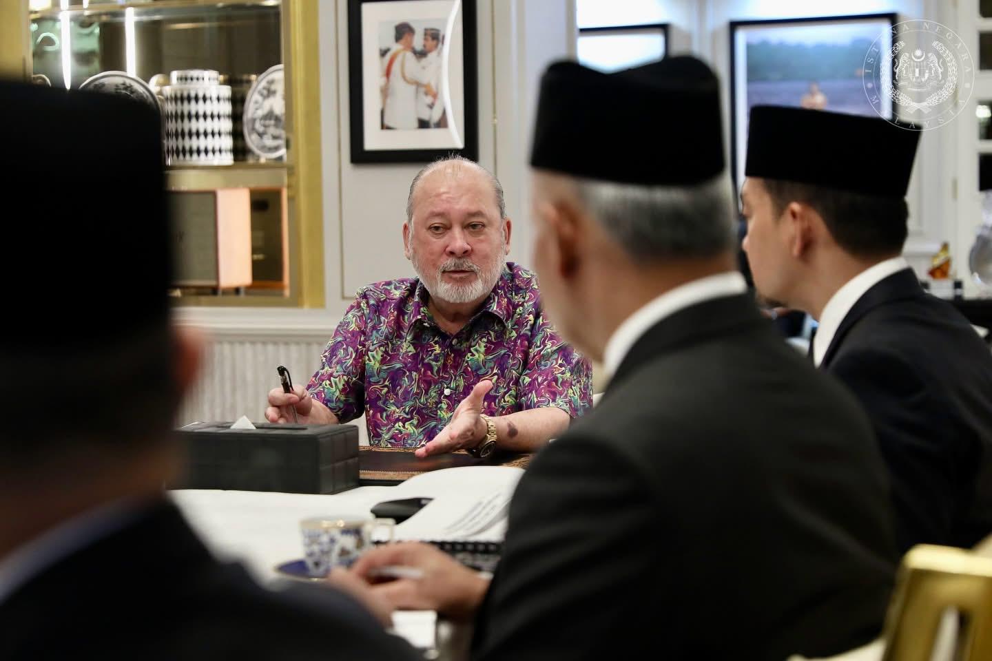 Agong berkenan terima mengadap Menteri Besar, pegawai kanan Kerajaan Johor