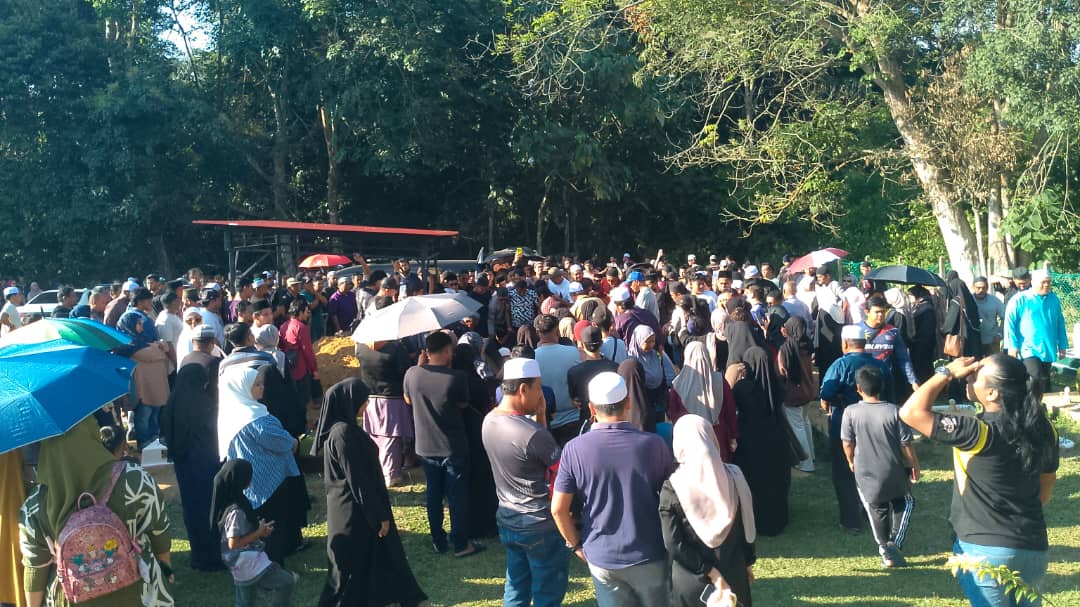 Lebih 1,000 hadiri pengebumian peserta Himpunan RXZ, arwah disenangi ramai, pemurah