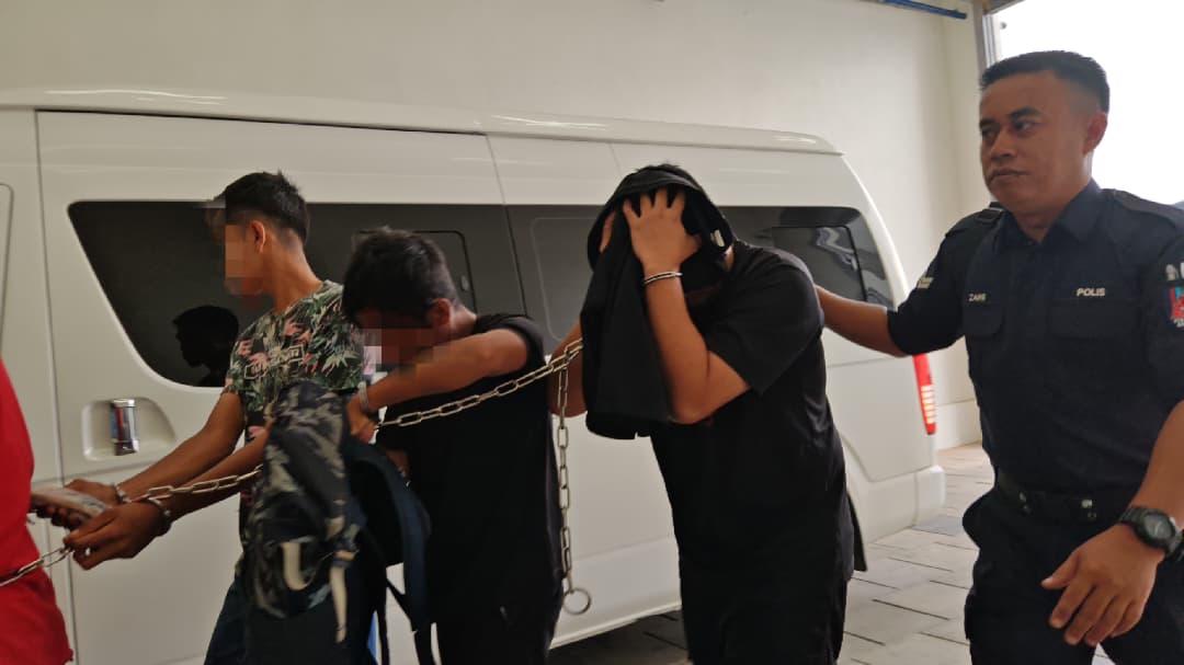 Fasilitator motivasi didakwa ‘sentuh’ pelajar