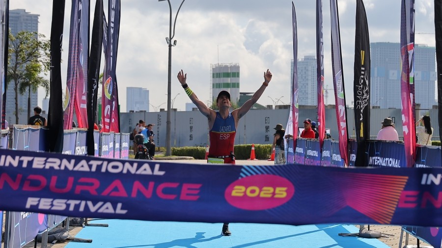 Usia 50 tahun bukan halangan juara triathlon