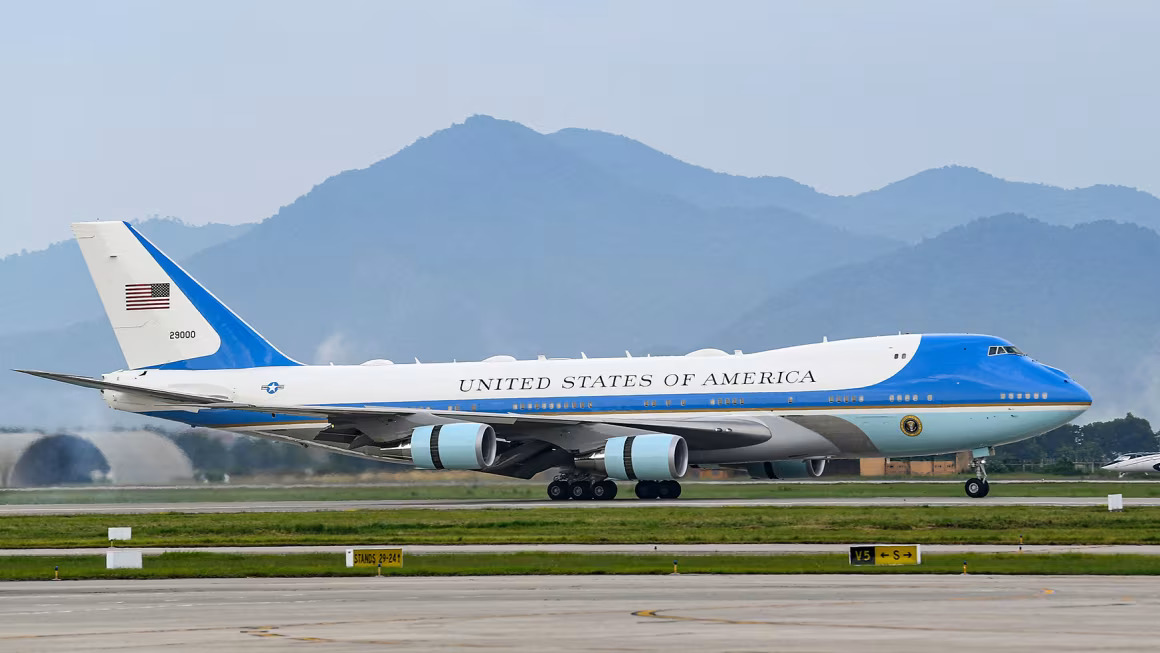 Pesawat Trump nyaris bertembung dengan Spirit Airlines