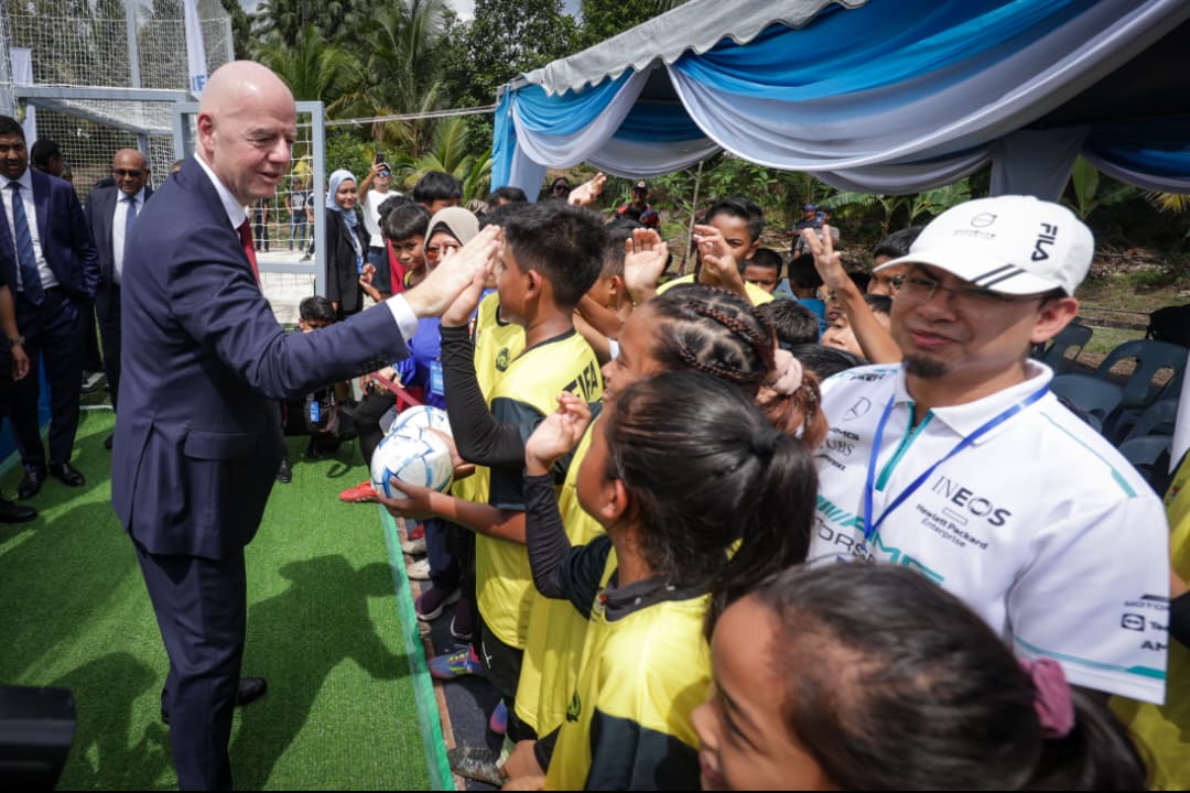 FIFA bina 1,000 padang mini