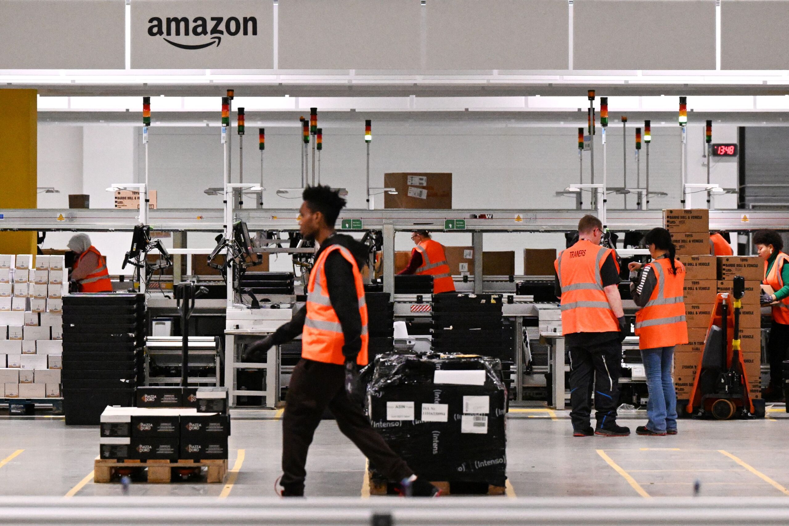 Amazon buang 30,000 pekerja korporat