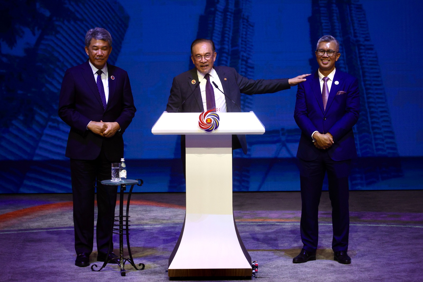 ‘Berkawan bukan sebab kaya, tetapi hormat maruah, negara’