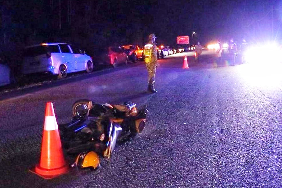 Pekebun maut, motosikal rempuh Proton Persona membelok