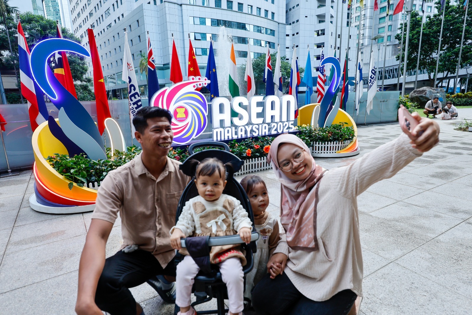 ASEAN ke-47: Kuala Lumpur ‘meriah’, aliran trafik perlahan