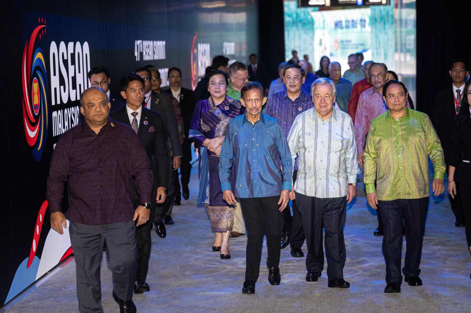 Batik tenun Diraja Pahang warnai Makan Malam Gala ASEAN