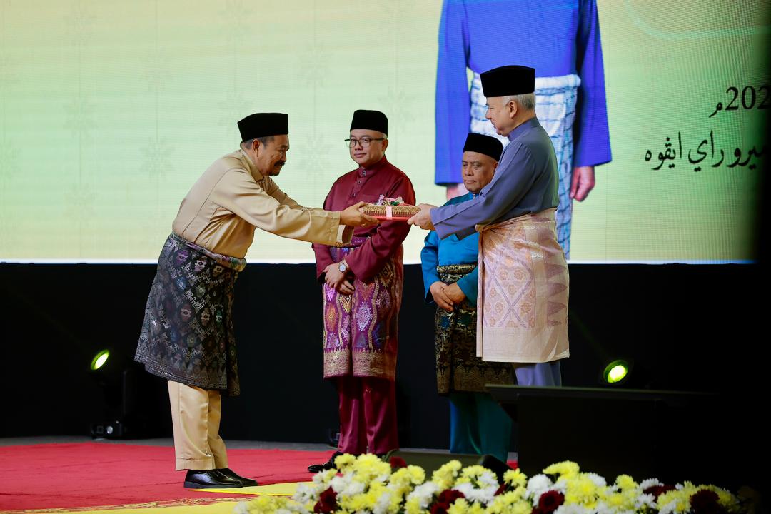 34 tahun berbakti, Ahmad Tazally terima Anugerah Tokoh Guru Negeri Perak 2025