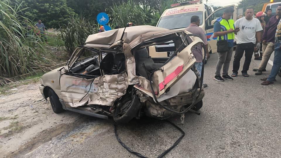 Dua beranak maut nahas tiga kenderaan