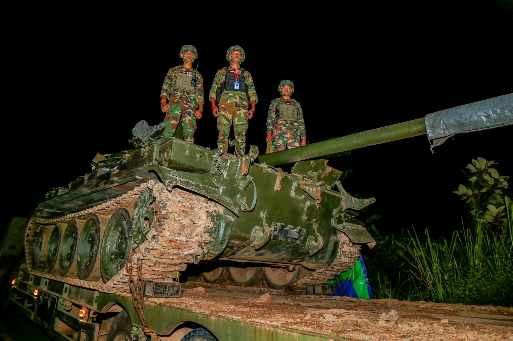Kemboja, Thailand undur senjata berat dari sempadan