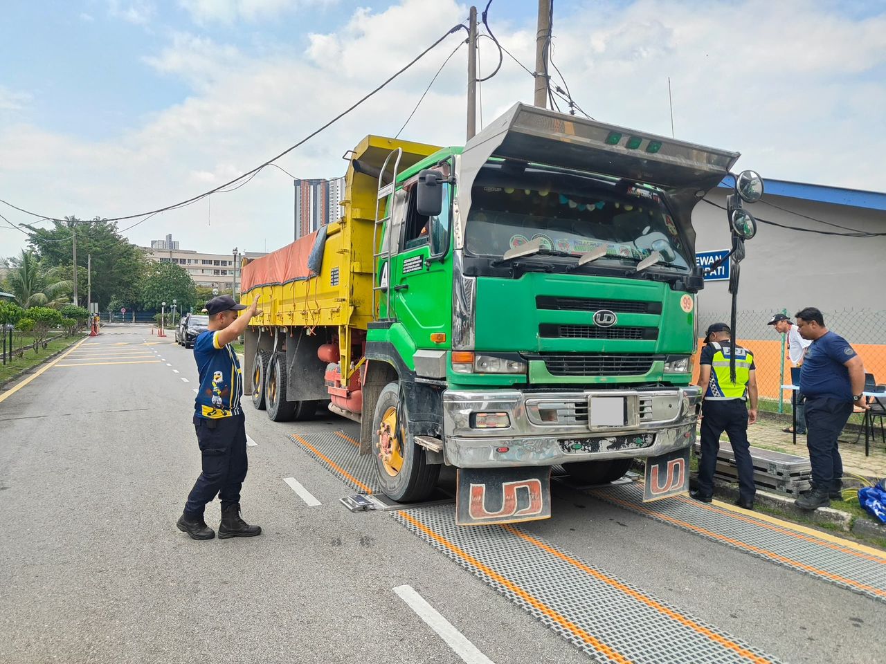Pura-pura lori rosak, helah elak kena tindakan JPJ
