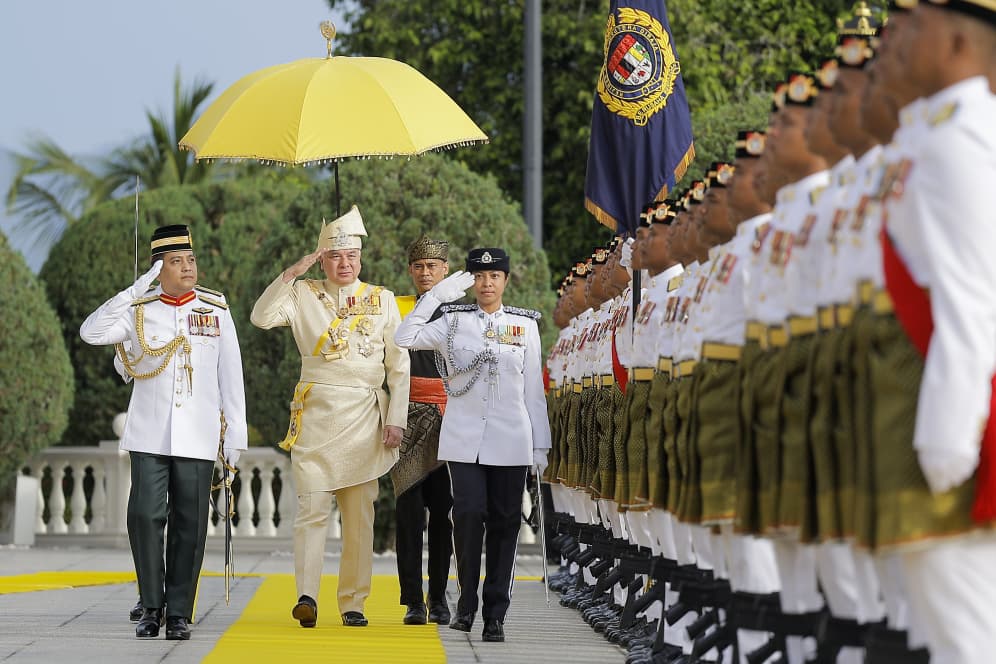 Sultan Nazrin berangkat ke istiadat pengurniaan darjah kebesaran 