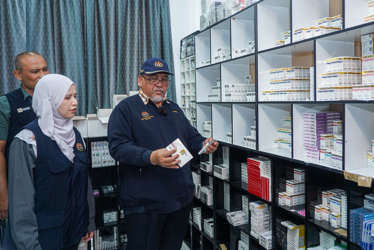 ‘Mini farmasi’ body builder diserbu, nilai rampasan RM3 juta