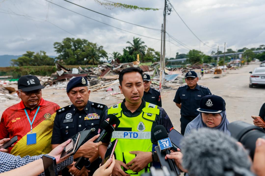 40 kilang haram di Sungai Buloh dirobohkan