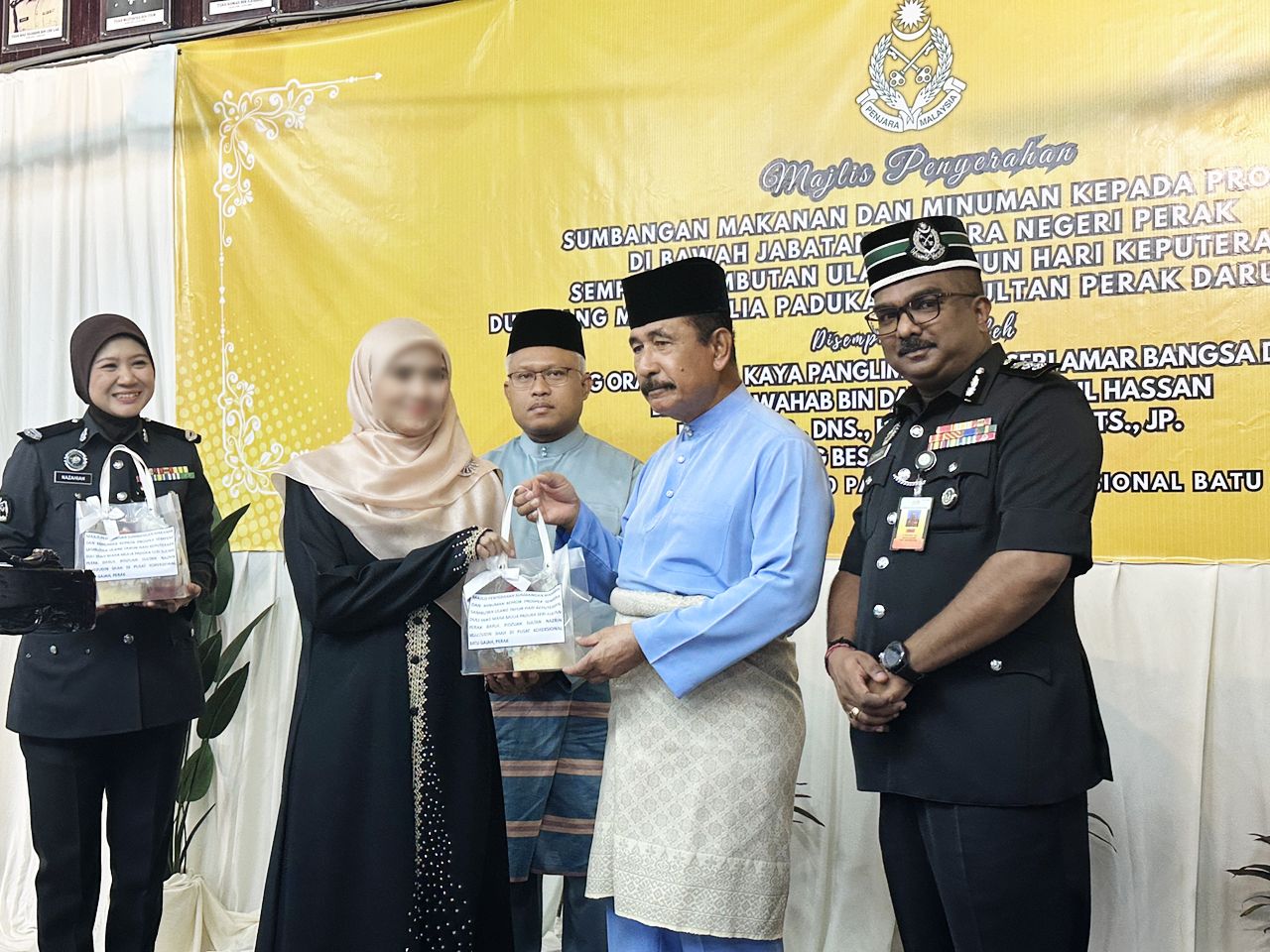 Sultan Nazrin biaya makan tengah hari tujuh penjara