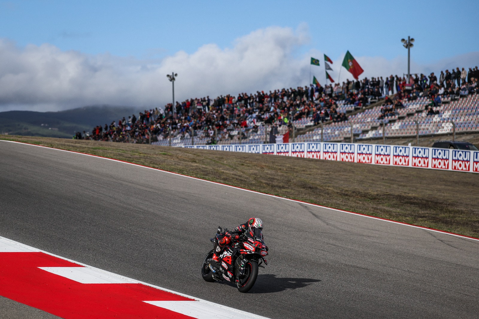 Bezzecchi tempah petak utama, Alex Marquez terjatuh di Portugal