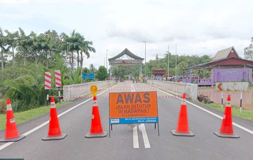 Tiang Jambatan Sungai Rambai retak, laluan ditutup