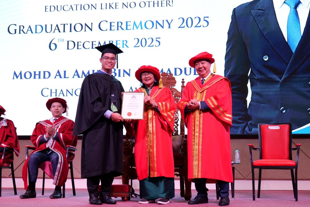 Universiti Meritus rai 157 graduan dalam konvokesyen sulung