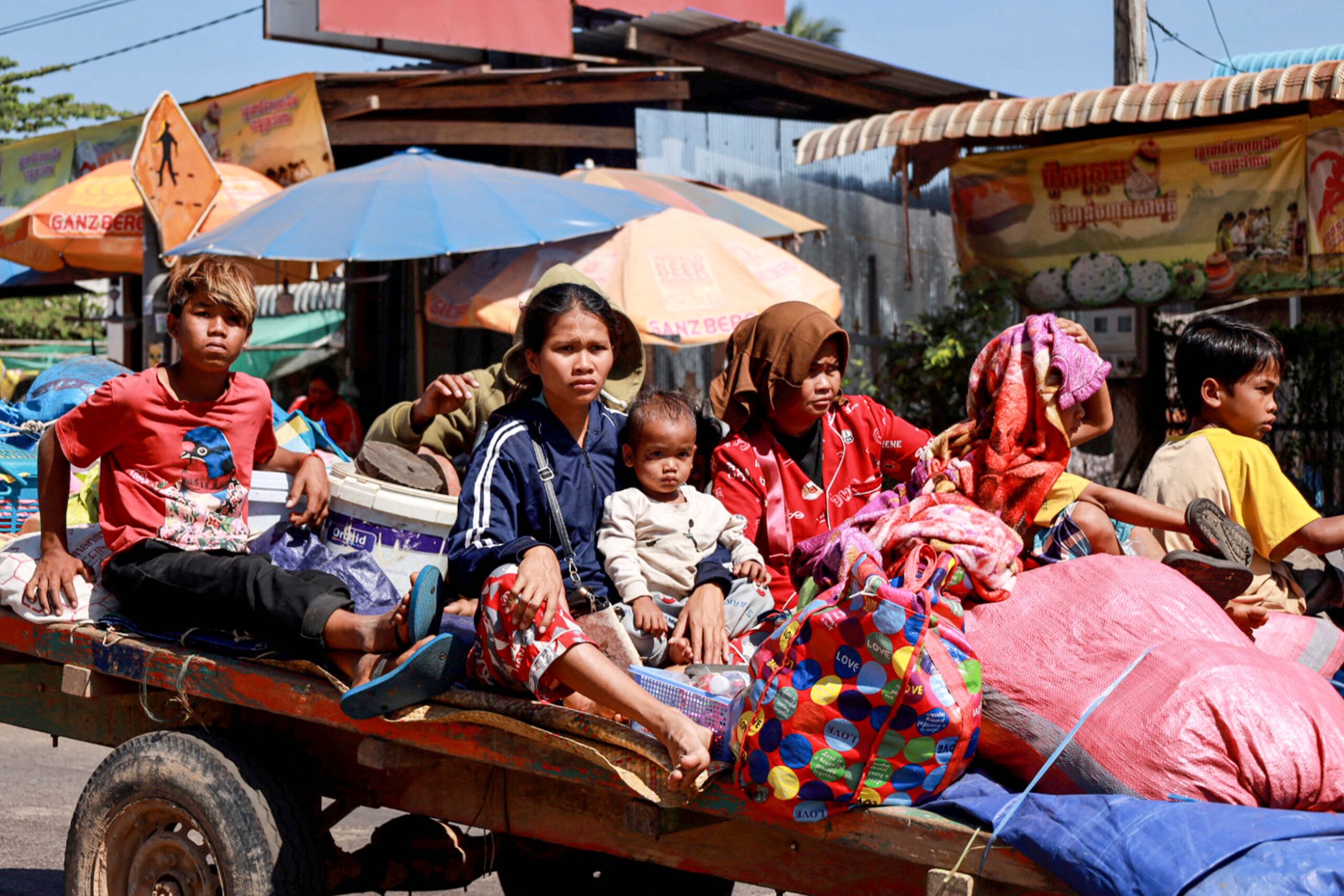 Pertempuran kembali sengit, Thai pindah 35,000 penduduk