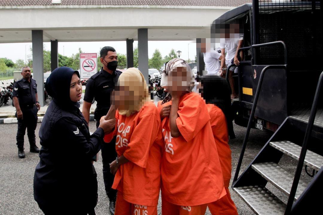 [VIDEO] 2 beradik merusuh di Pasar Awam Melor disambung reman 3 hari