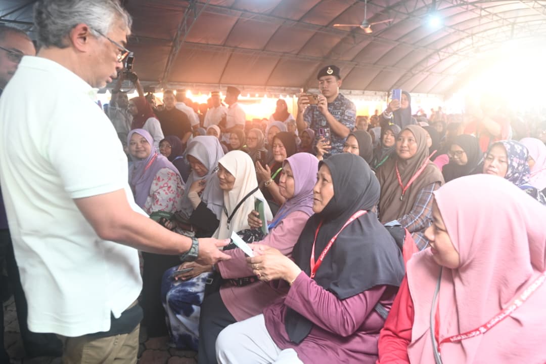 Jangan politikkan kelewatan bantuan banjir-Sultan Pahang