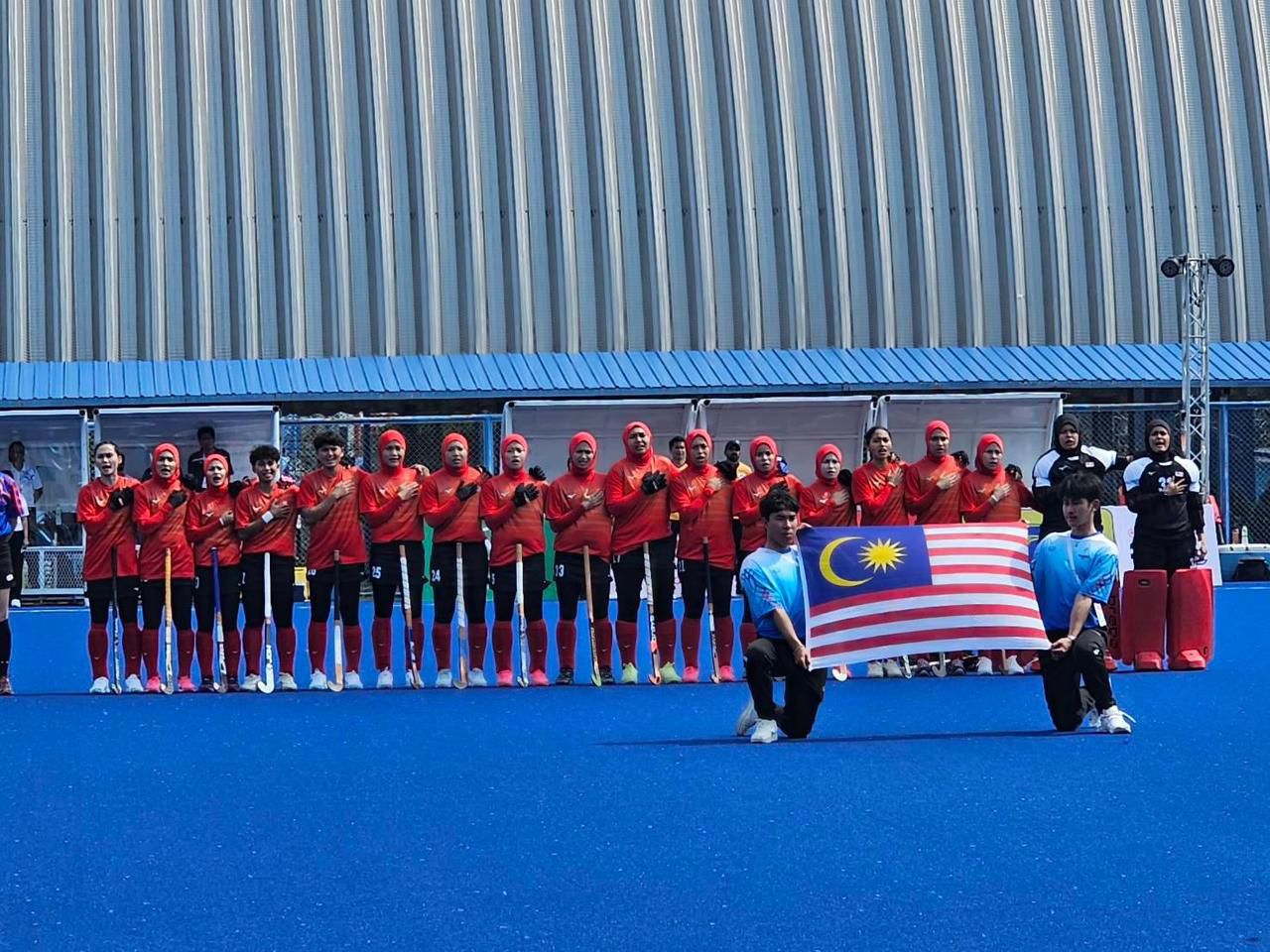 Tigress ganas, Speedy Tigers kekal di landasan emas