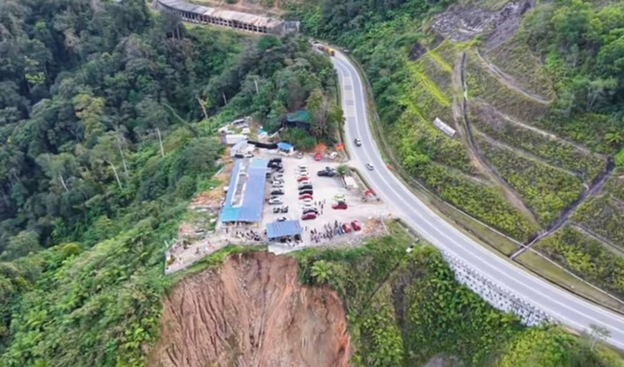 Kedai makan sebelah tanah runtuh diarah tutup sebulan