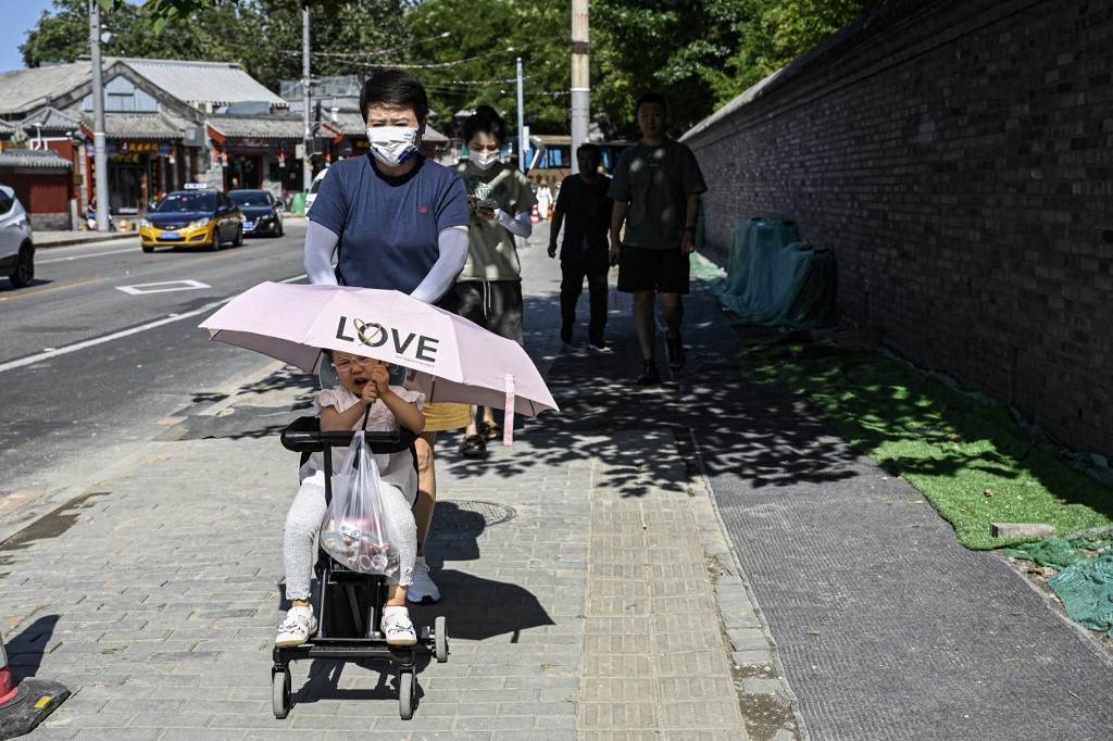 Rakyat China hamil, bersalin percuma tahun depan
