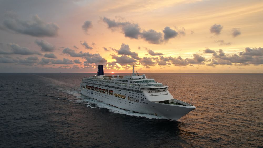 Pelayaran tanpa kasino dengan M/V Piano Land