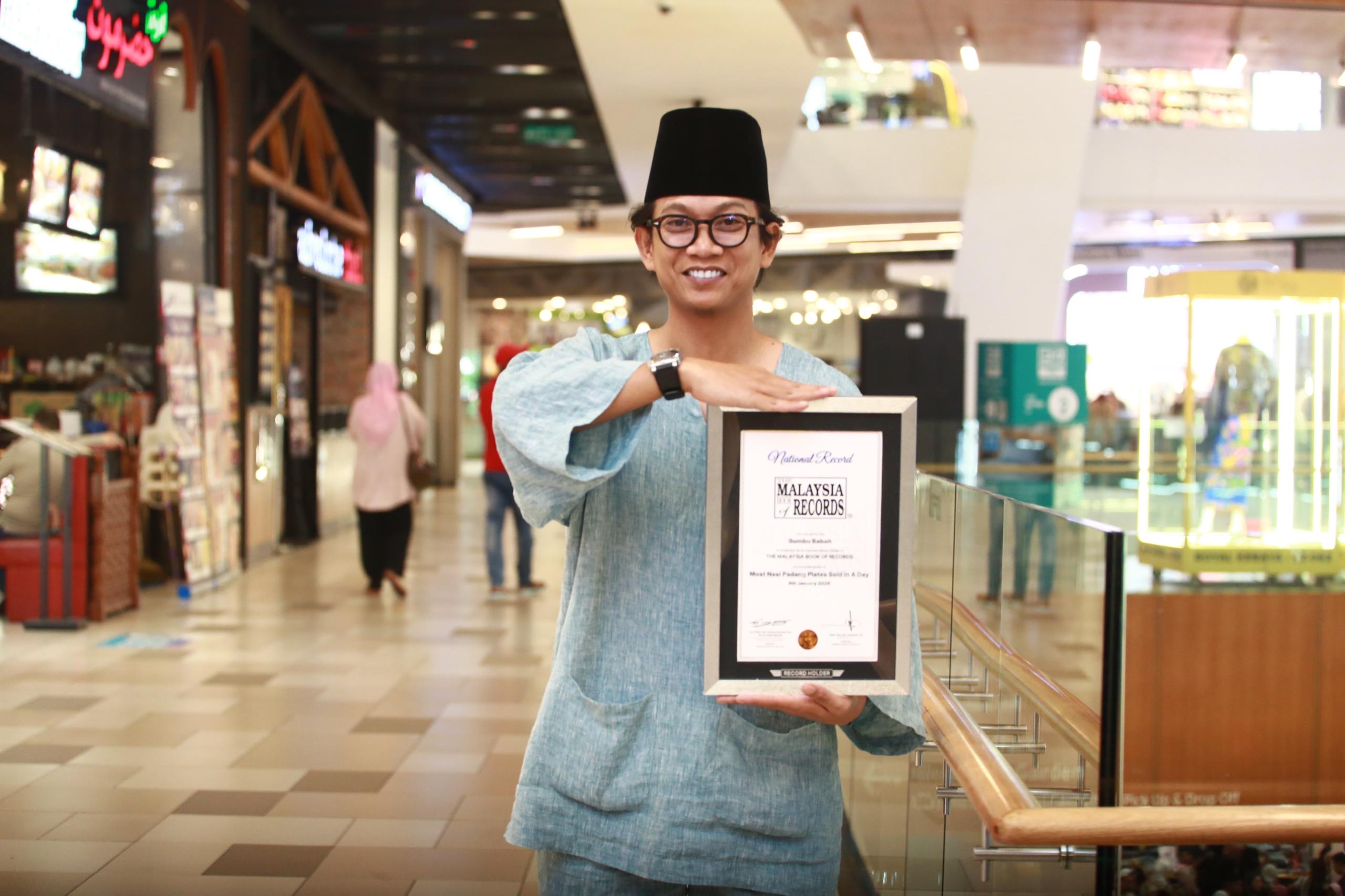 Restoran nasi padang Ajak Shiro cipta rekod