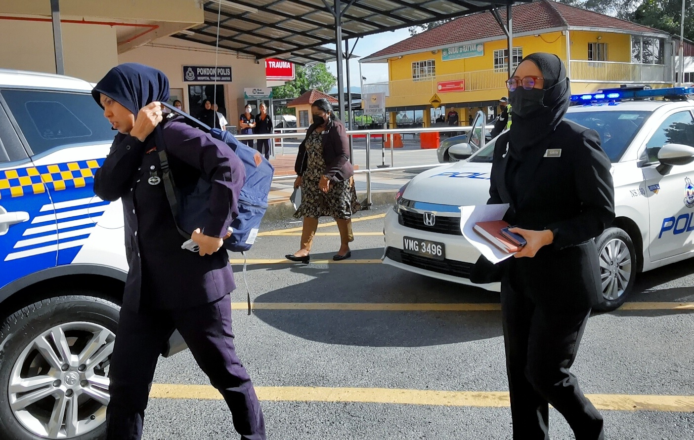 ‘Ayang’ pakar bom sempat berdrama ketika didakwa atas katil hospital