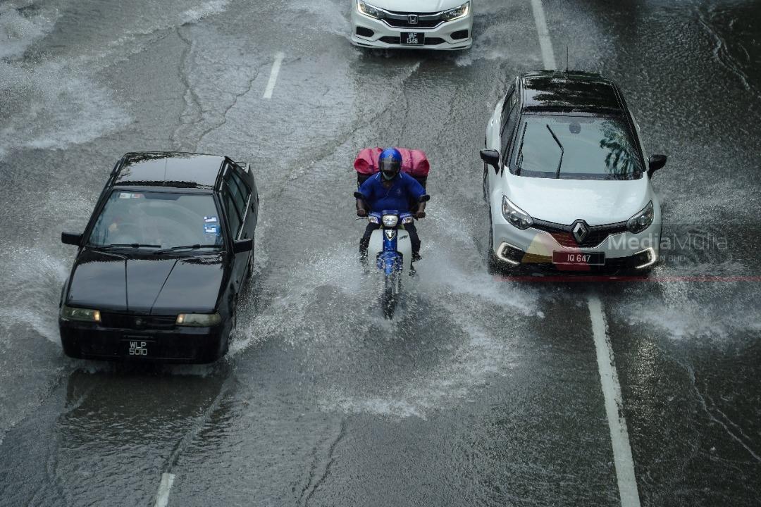 Hujan lebat melanda empat negeri