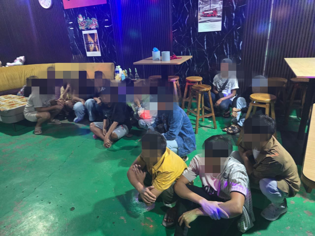 Ubah suai rumah kedai jadi pusat hiburan