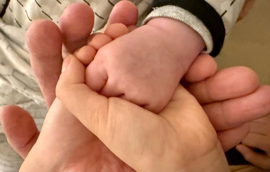 Isteri aktor lahirkan anak pada usia 57 tahun