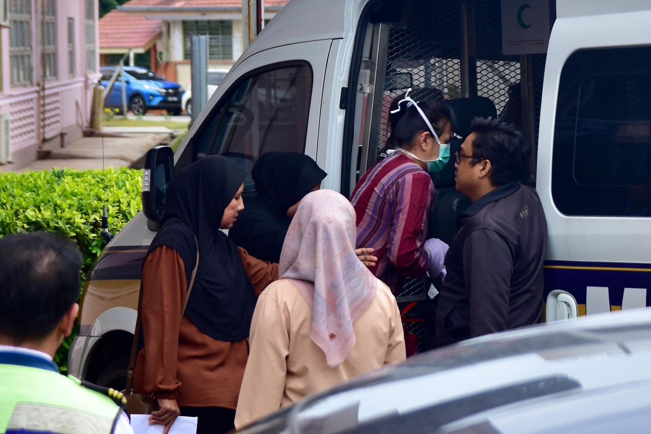 Bekas wartawan didakwa rasuah, janji gelaran Datuk Seri