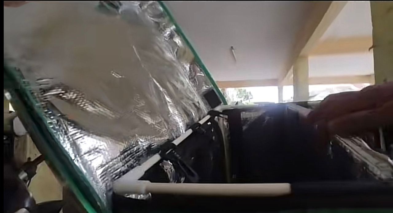 [VIDEO] Rider cemas, makanan pelanggan dicuri ketika hantar pesanan