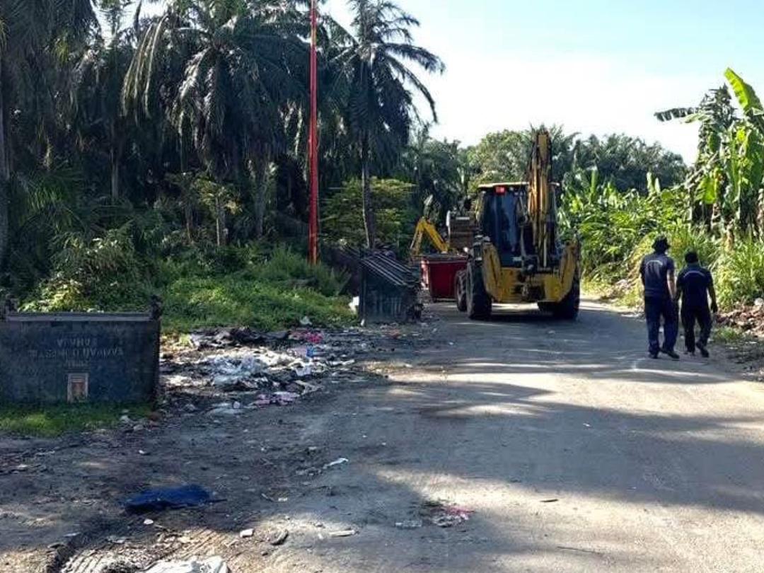 18 tan sampah haram diangkut keluar di Kanchong Darat