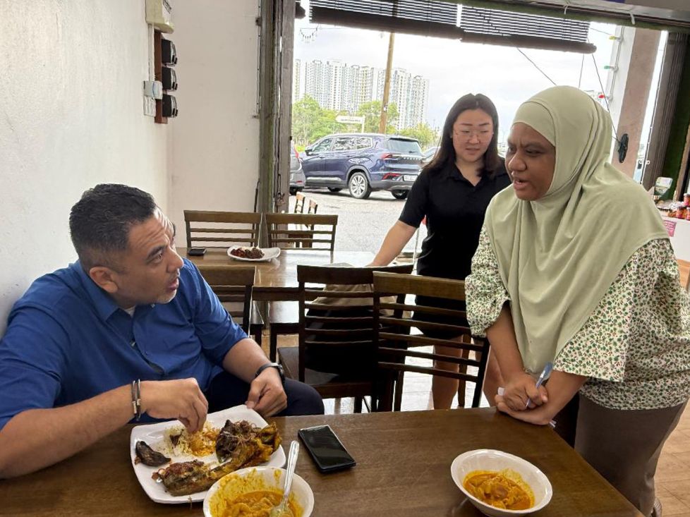 Setahun bergelut cari pelanggan, tiba-tiba YB Helmy muncul