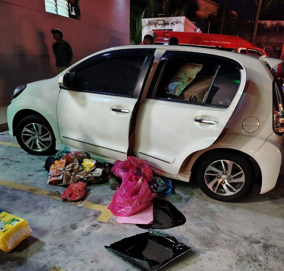 Mayat wanita dalam kereta padat kotak, barang peribadi